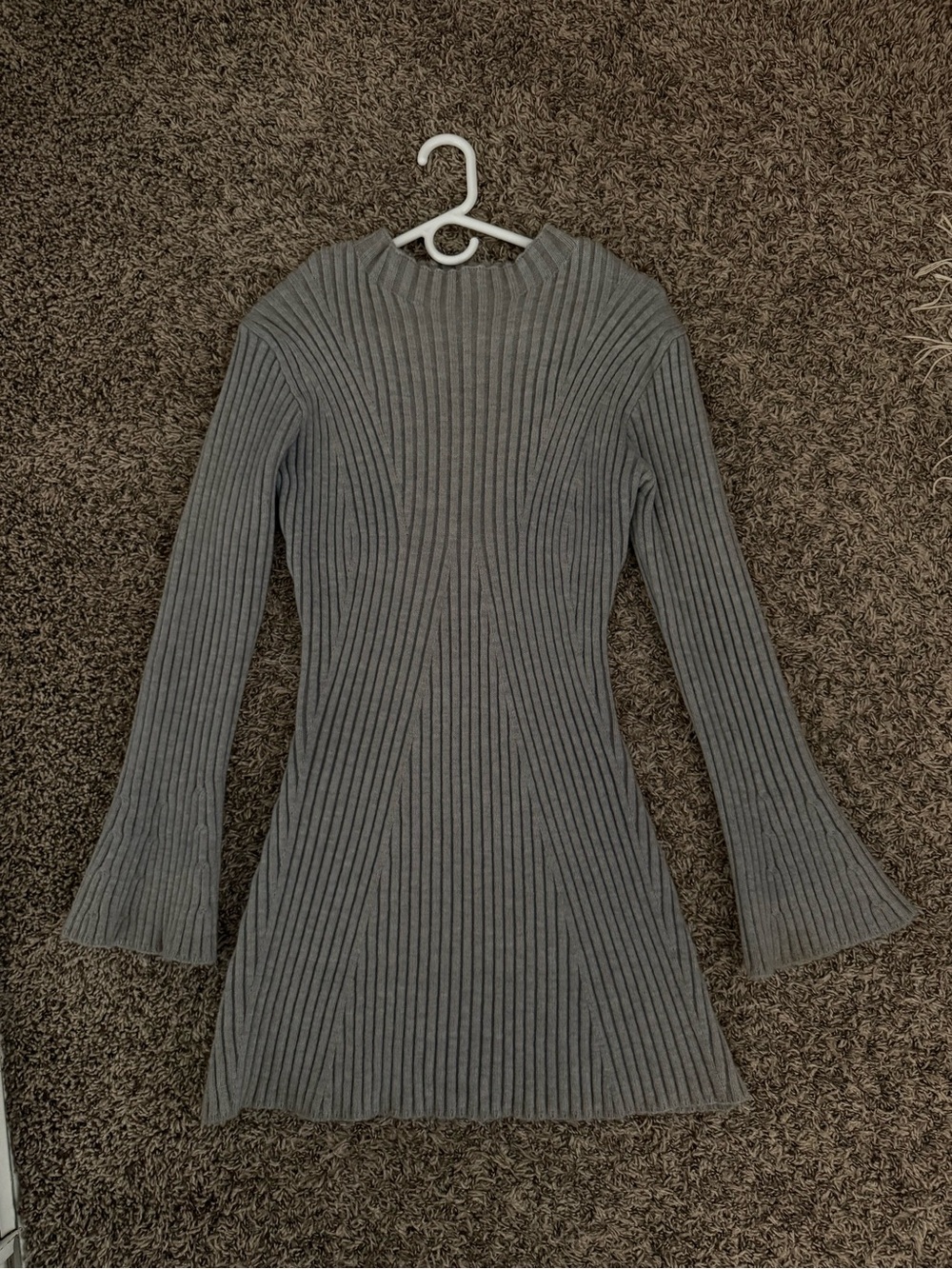 Women’s size Medium, RIHOAS Gray Ribbed Long-Sleeve Sweater Dress